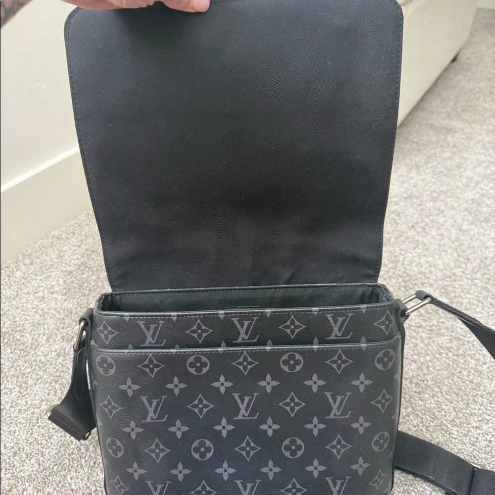 Louis Vuitton District PM ✨✨